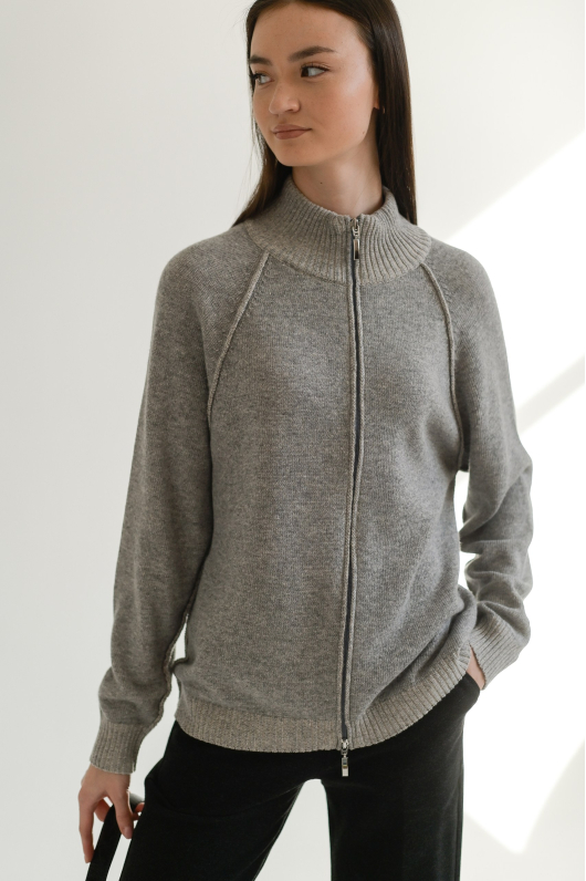 Джемпер на замке от итальянского производителя